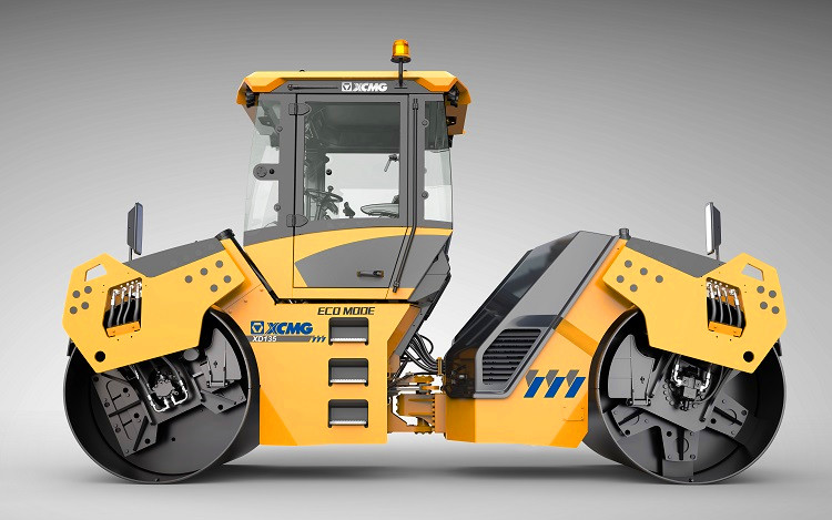 XCMG small asphalt compactor XD135S double drum road roller machine exhibited at Bauma China 2020